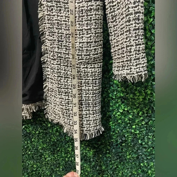 Laundry by Shelli Segal Boucle Knit Textured Fringe Trim Jacket - Size Medium - Picture 7 of 8